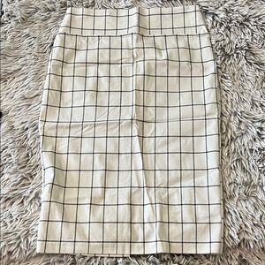 Elegant Checkered Pencil Skirt